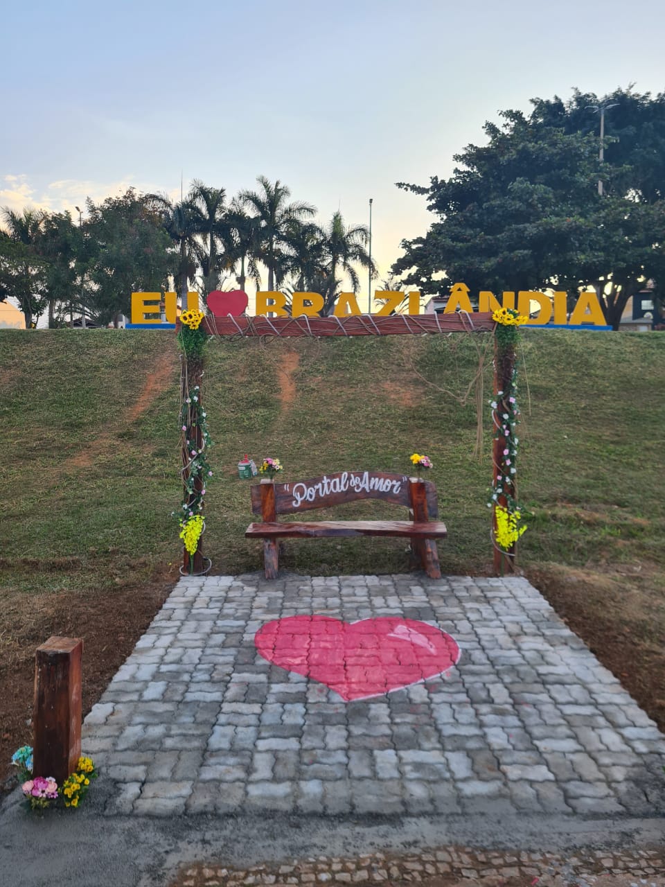 Administração de Brazlândia inaugura o “Portal do Amor” – Administração  Regional de Brazlândia